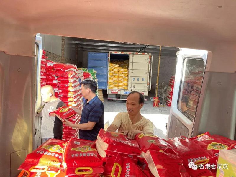 風(fēng)雨同舟，助力抗洪救災(zāi)！不忘初心，共建軍民情深